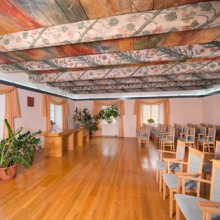 – budova radnice (obřadní síň)