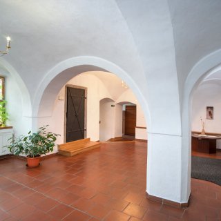 – budova radnice (vnitřní prostory)