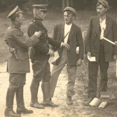 Pašeráci, převaděči a pytláci