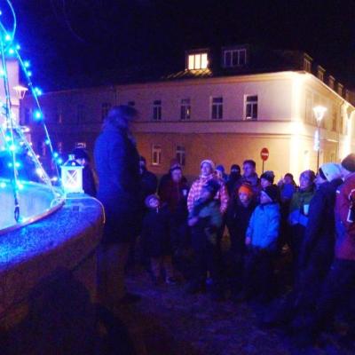 Vánoční noční prohlídky města s šálkem horké kávy