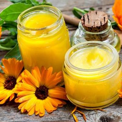 Tvoření - Výroba měsíčkové masti a bylinných tinktur