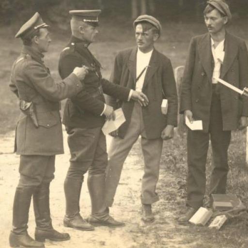 Pašeráci, převaděči a pytláci