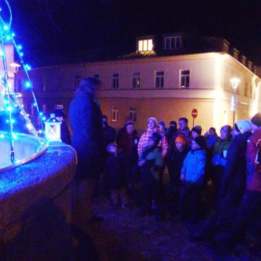 Vánoční noční prohlídky města s šálkem horké kávy