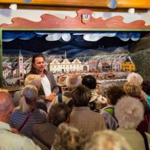 Vánoční prohlídky města s šálkem horkého nápoje