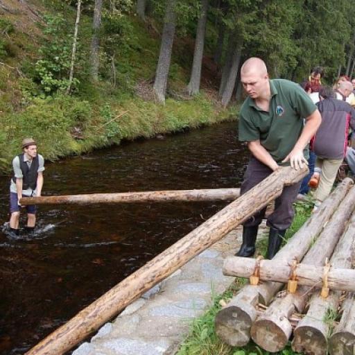 Vázání vorů a plavba po Vchynicko-tetovském kanálu
